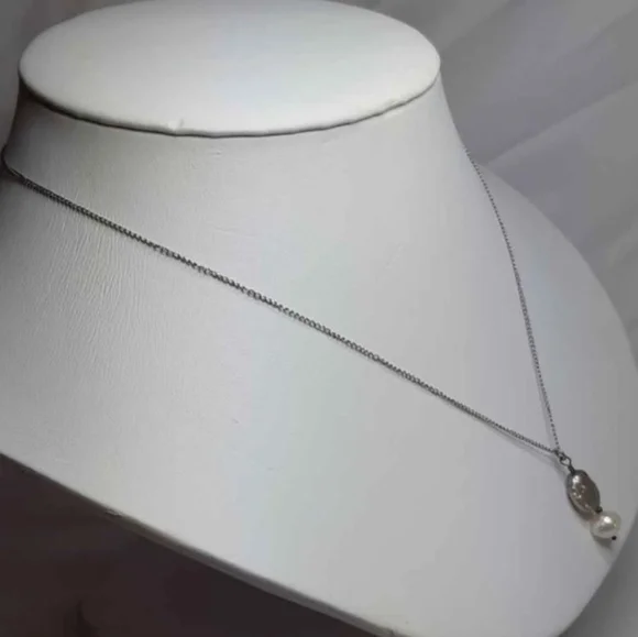 Pearl Necklace - Picture 4 of 4